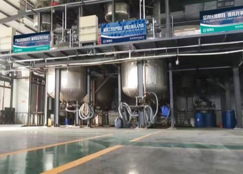 B2B ক্রেতাদের জন্য 1000IBC ট্যাঙ্কে Cationic হোয়াইট ইমালসন স্থিতিশীল
