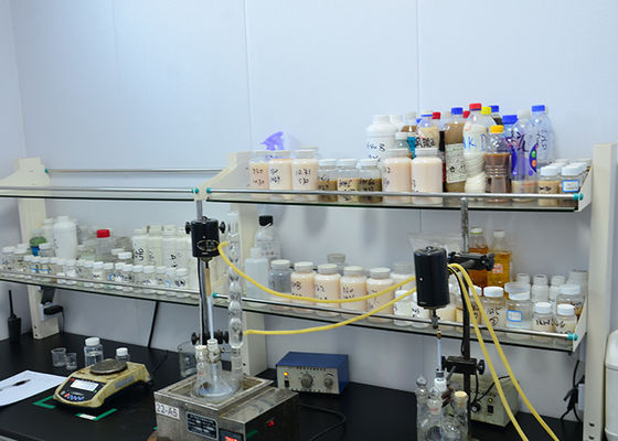 প্যারাফিন মোম সম্পূর্ণরূপে পরিশোধিত জলরোধী এজেন্ট সাদা ইমালসন মোম ইমালসন ব্যবহার করে, যা জ্বালা-বিহীন